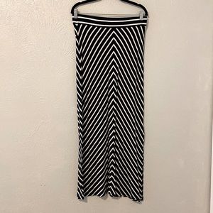 Flowy Navy and white chevron maxi skirt